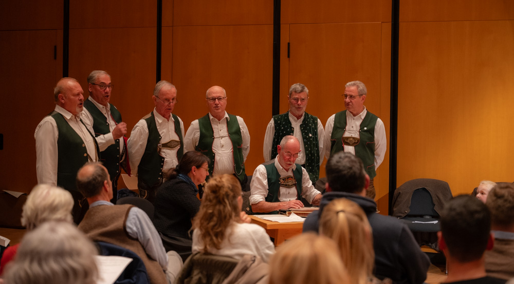 Der Kolbermoorer Mannergsang mit Leiter Peter Maier