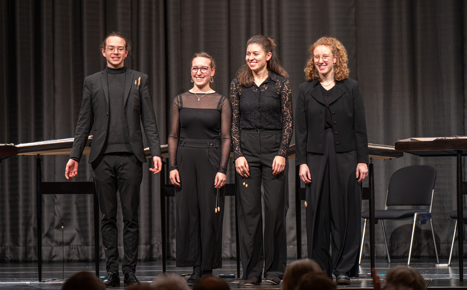 Das Hackbrettquartett auf der Bühne im Mareissaal Das Hackbrettquartett auf der Bühne im Mareissaal