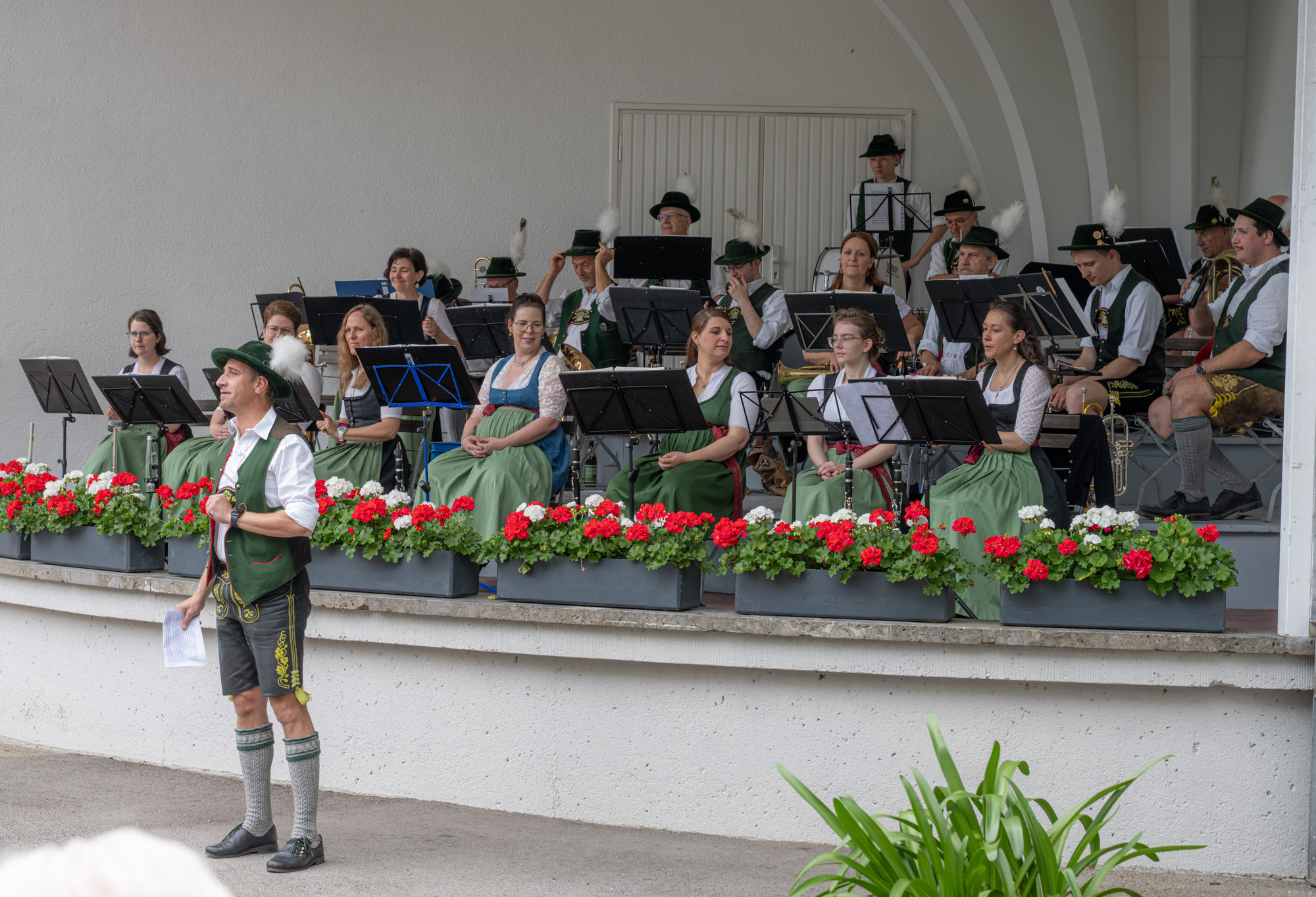Die Stadtkapelle Kolbermoor beim Frühschoppenkonzert im Kurpark in Bad Aibling.