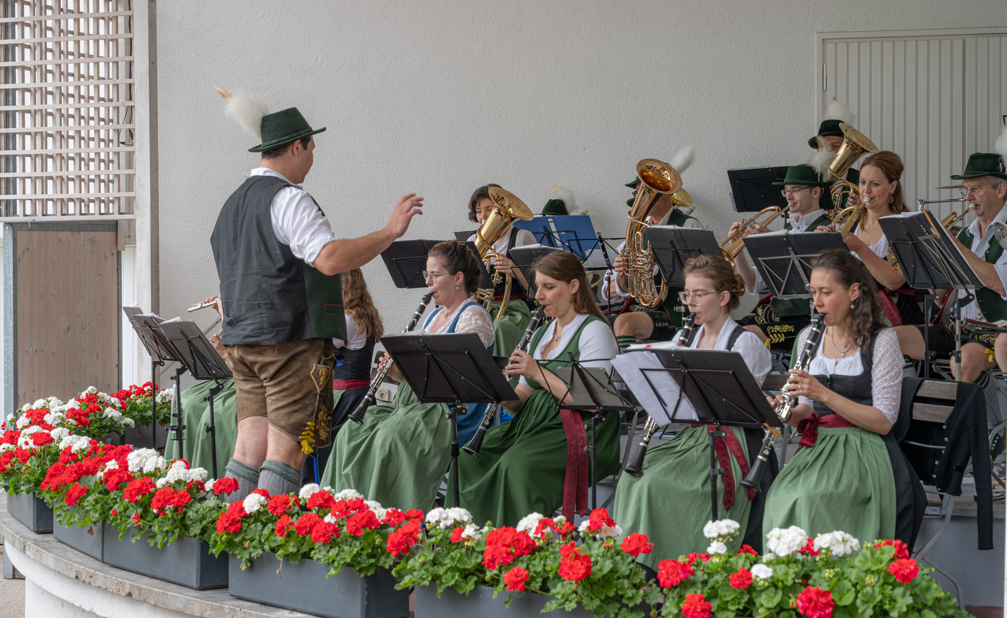 Die Stadtkapelle Kolbermoor beim Frühschoppenkonzert im Kurpark in Bad Aibling.